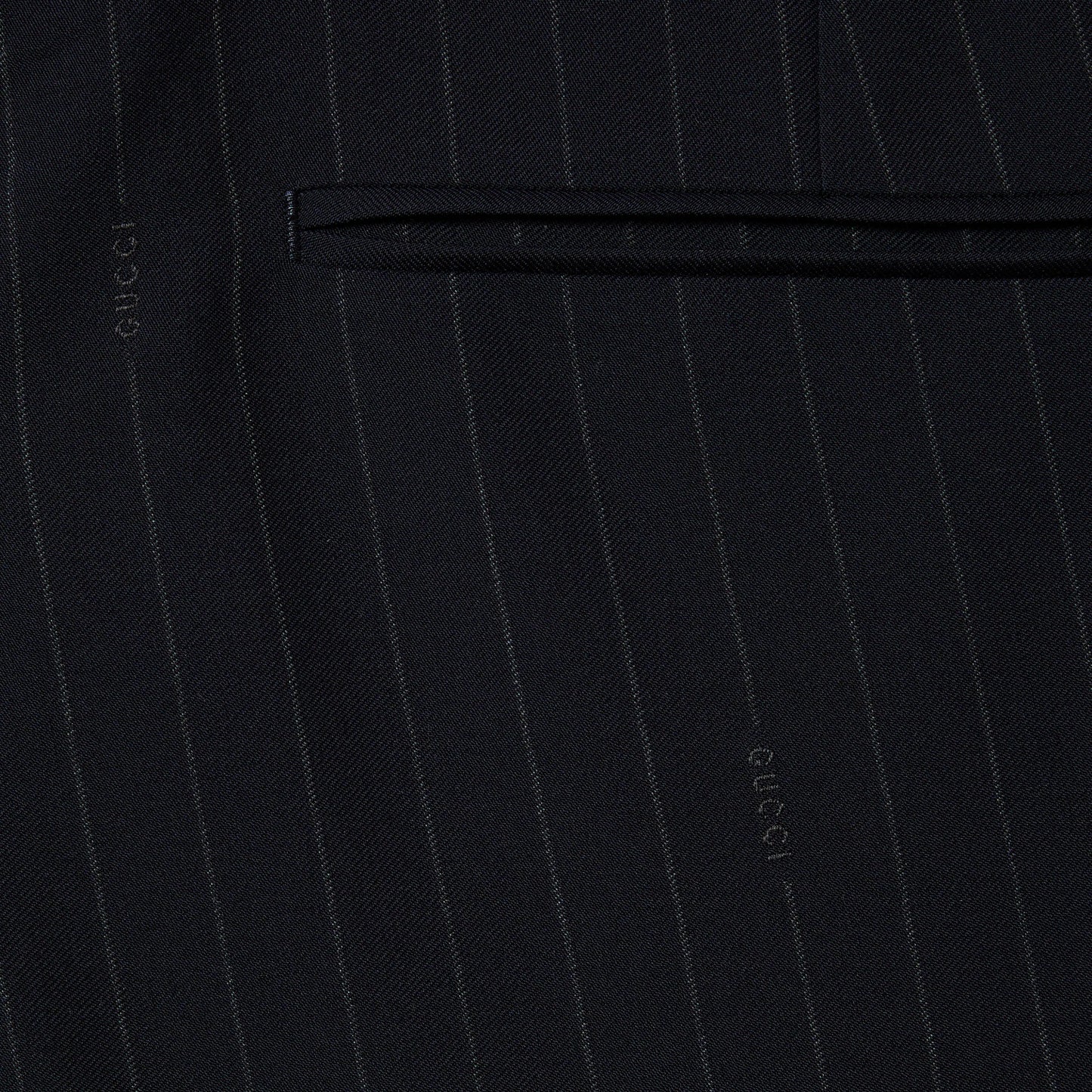 Pantalon en laine à fines rayures